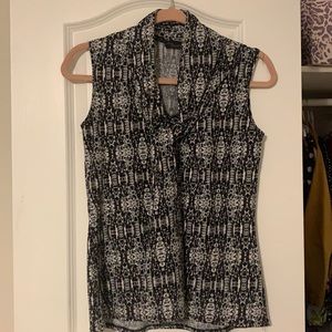 J.M. Fleurette Womens sleeveless fitted blouse color black and white size M